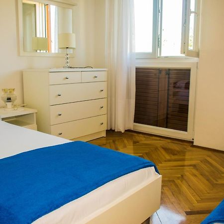 Apartments White & Green In Malinska Exterior photo