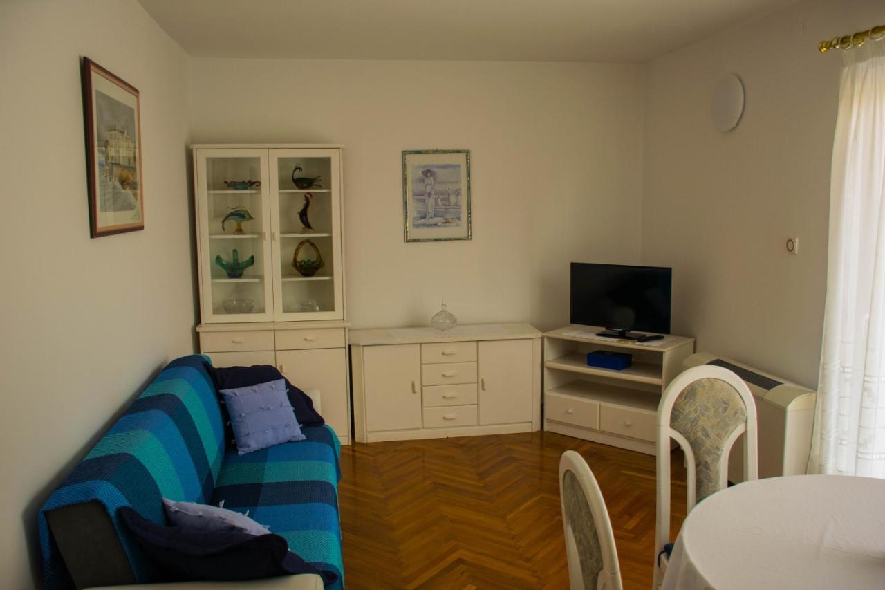 Apartments White & Green In Malinska Exterior photo