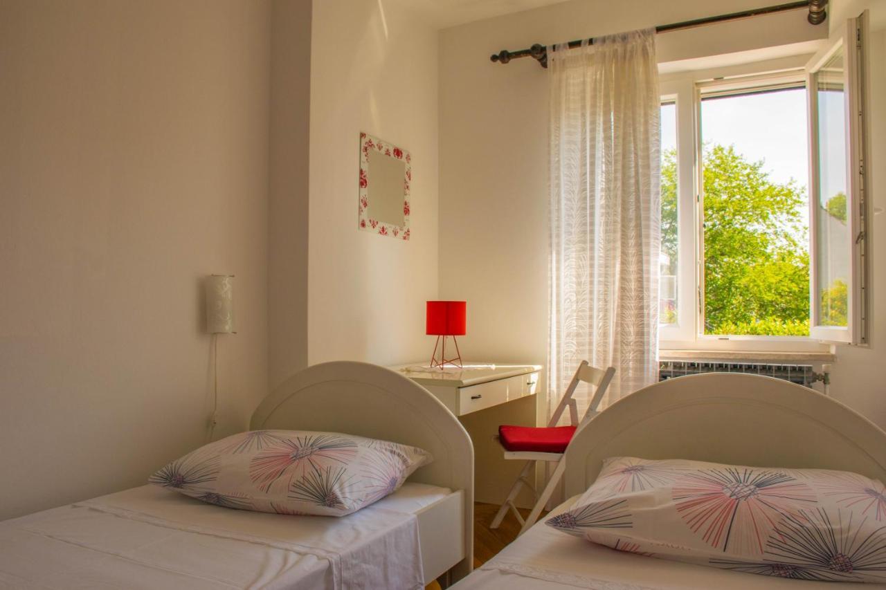 Apartments White & Green In Malinska Exterior photo