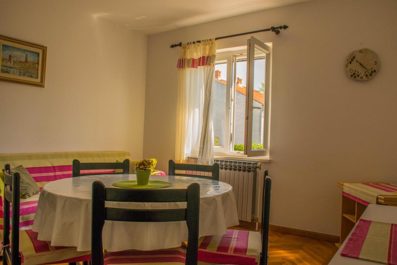 Apartments White & Green In Malinska Exterior photo
