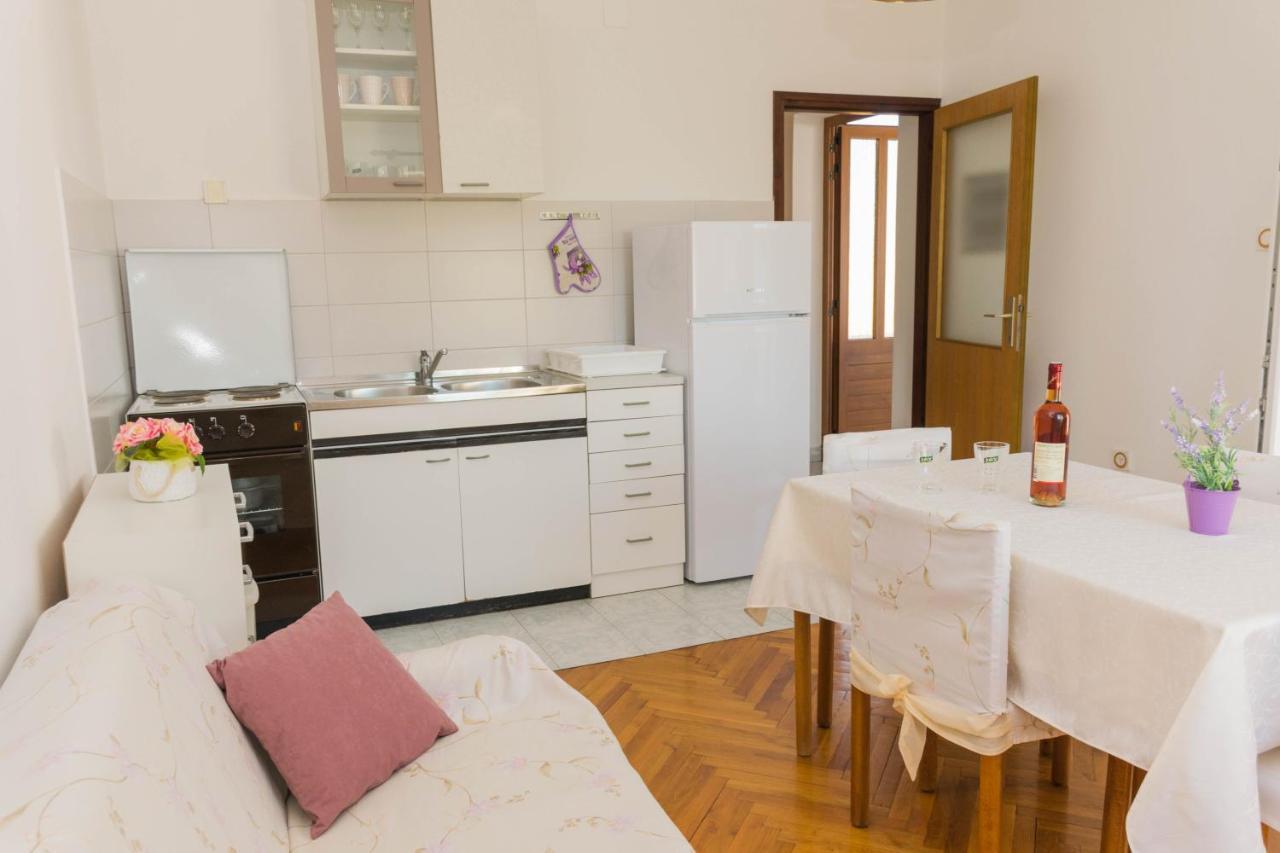 Apartments White & Green In Malinska Exterior photo